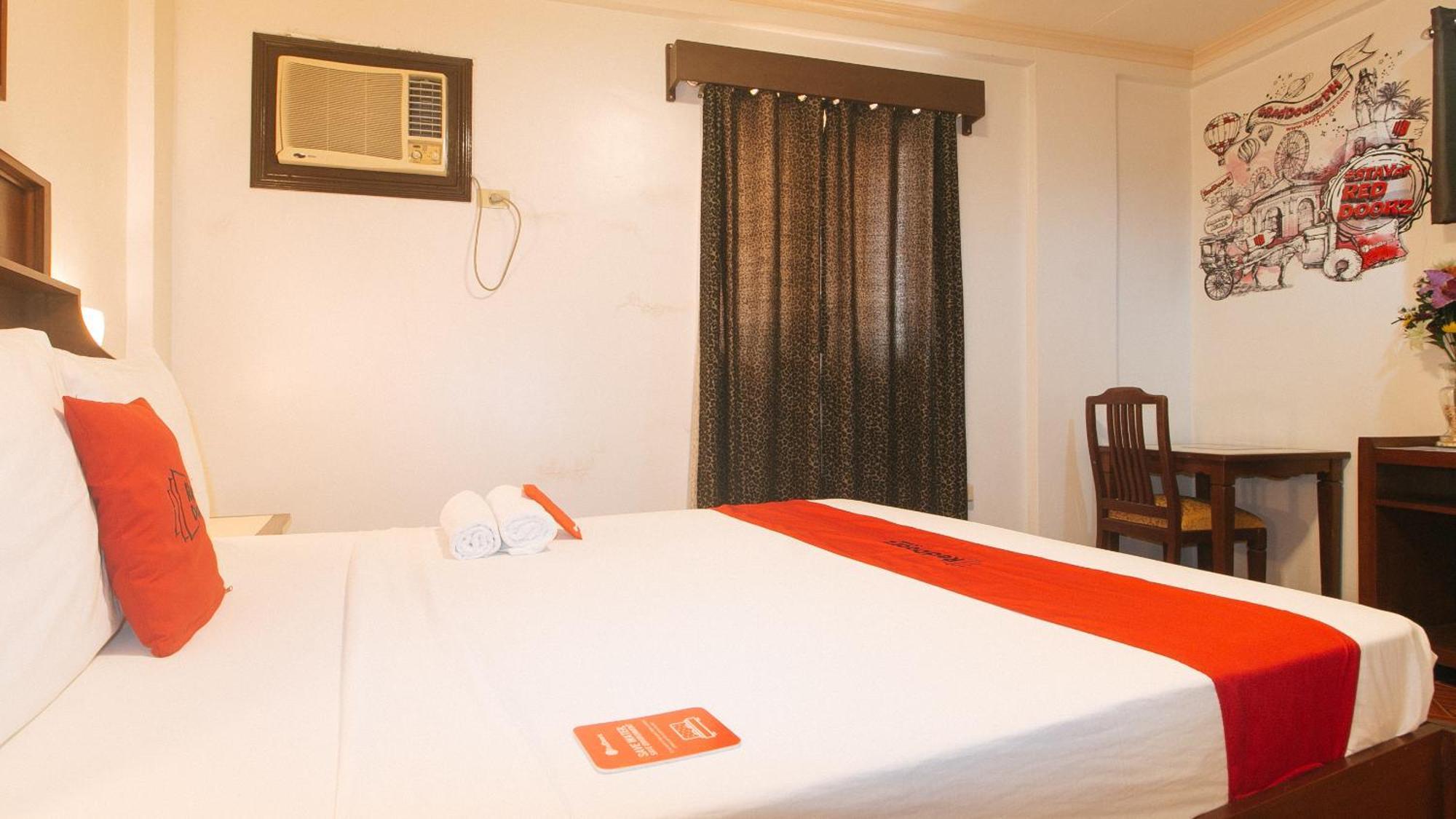 Reddoorz At La Casa Guesthouse Former Reddoorz At Tamarind Street Angeles City Exterior photo